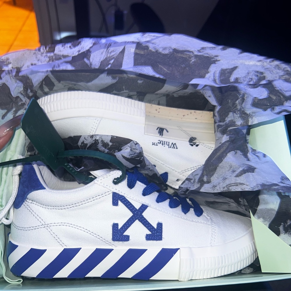 Off-White-Low Vulcanized Canvas Sneaker - Women's